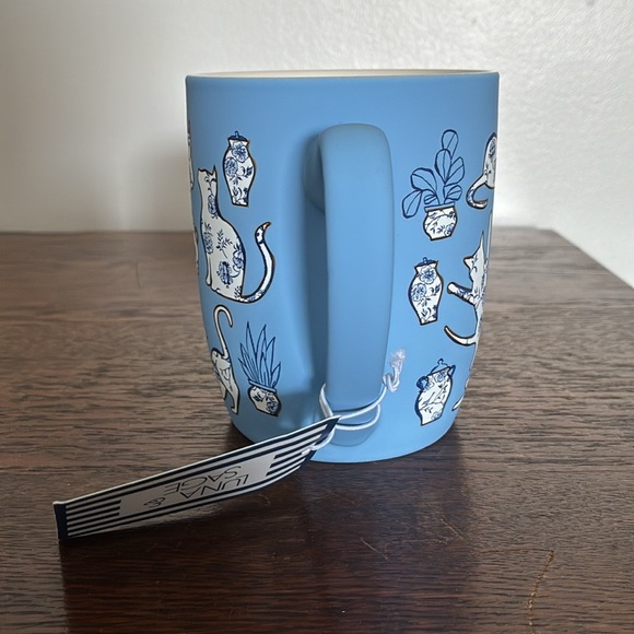 NWT-Gorgeous- Blue, White & Gold- Floral Cat & Vase Soft Touch- 16oz Ceramic Mug - Picture 9 of 17